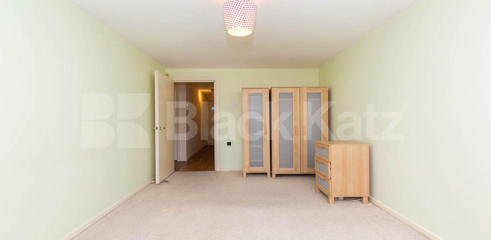			GARDEN FLAT!, 1 Bedroom, 1 bath, 1 reception Flat			 Barker Drive, CAMDEN